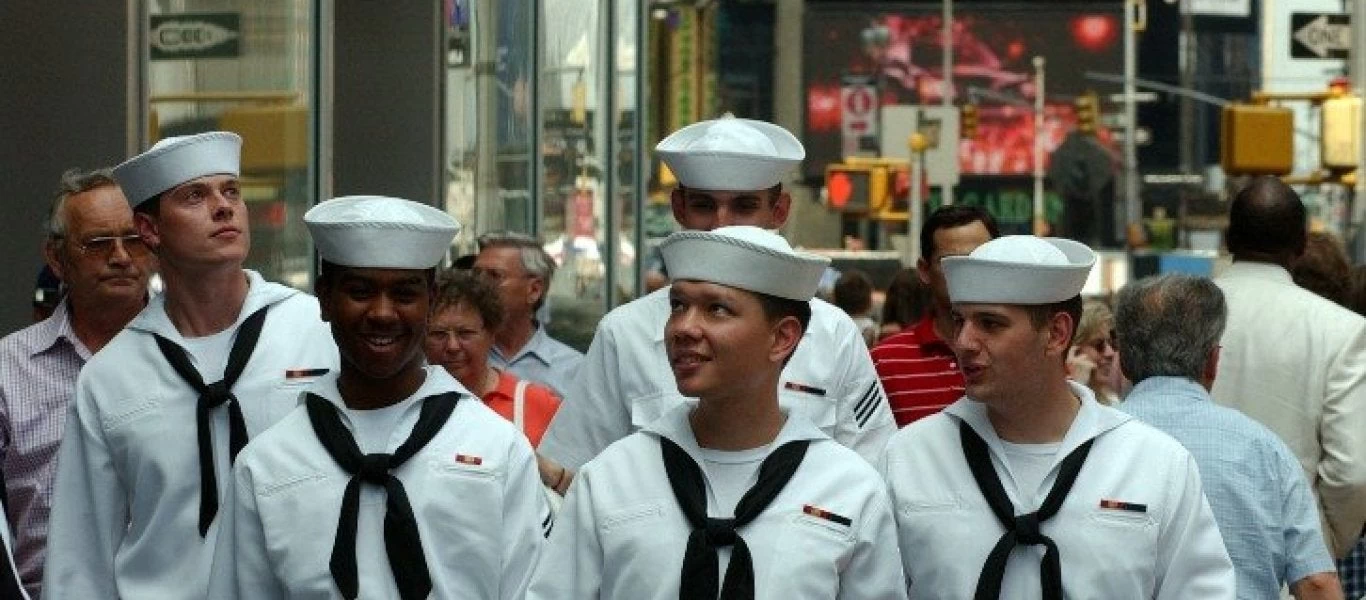 1977: Όταν 2000 Κρητικοί προσπάθησαν να λιντσάρουν Αμερικανούς ναύτες που παρενόχλησαν Κρητικοπούλα!